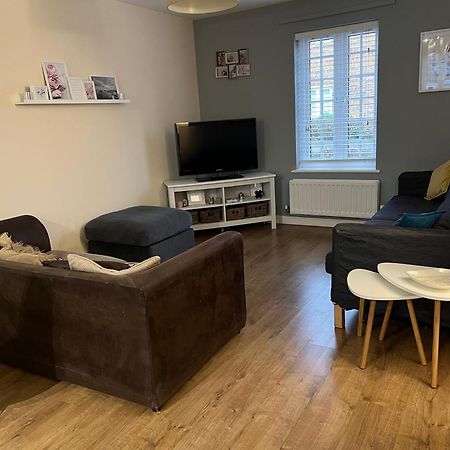 Home Away From Home: Cozy Two Bedroom Apartment Banbury Exteriör bild