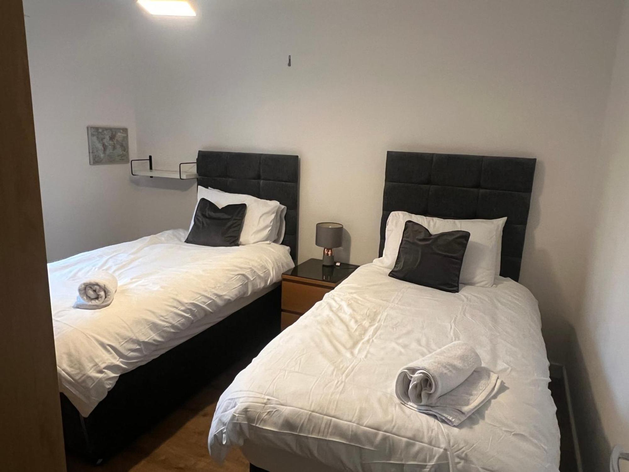 Home Away From Home: Cozy Two Bedroom Apartment Banbury Exteriör bild