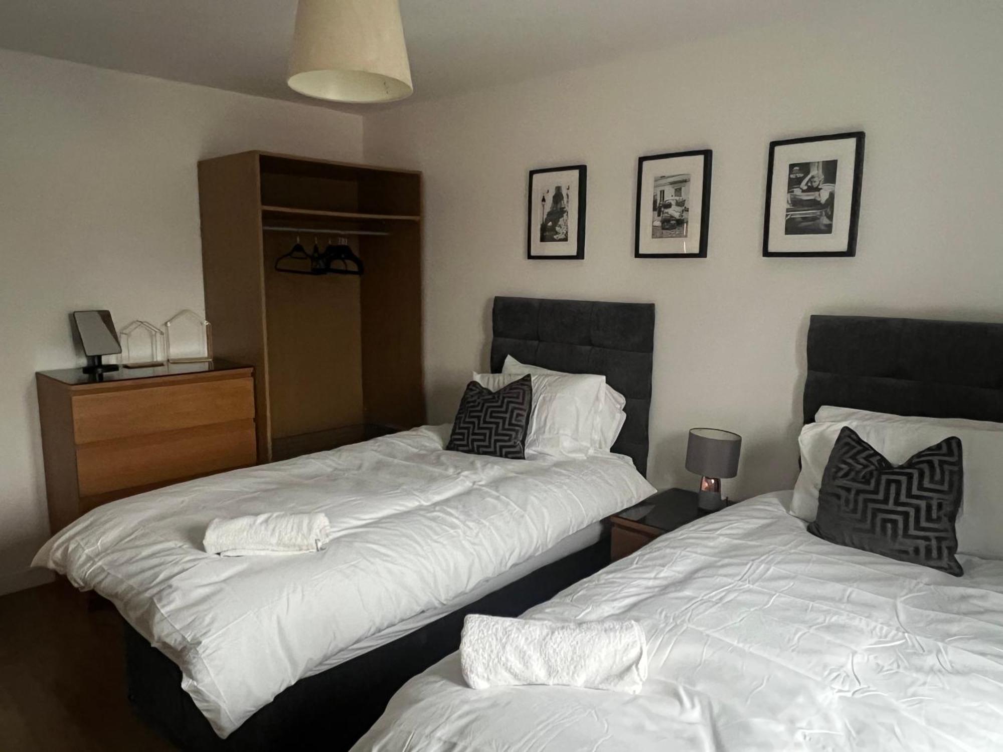 Home Away From Home: Cozy Two Bedroom Apartment Banbury Exteriör bild